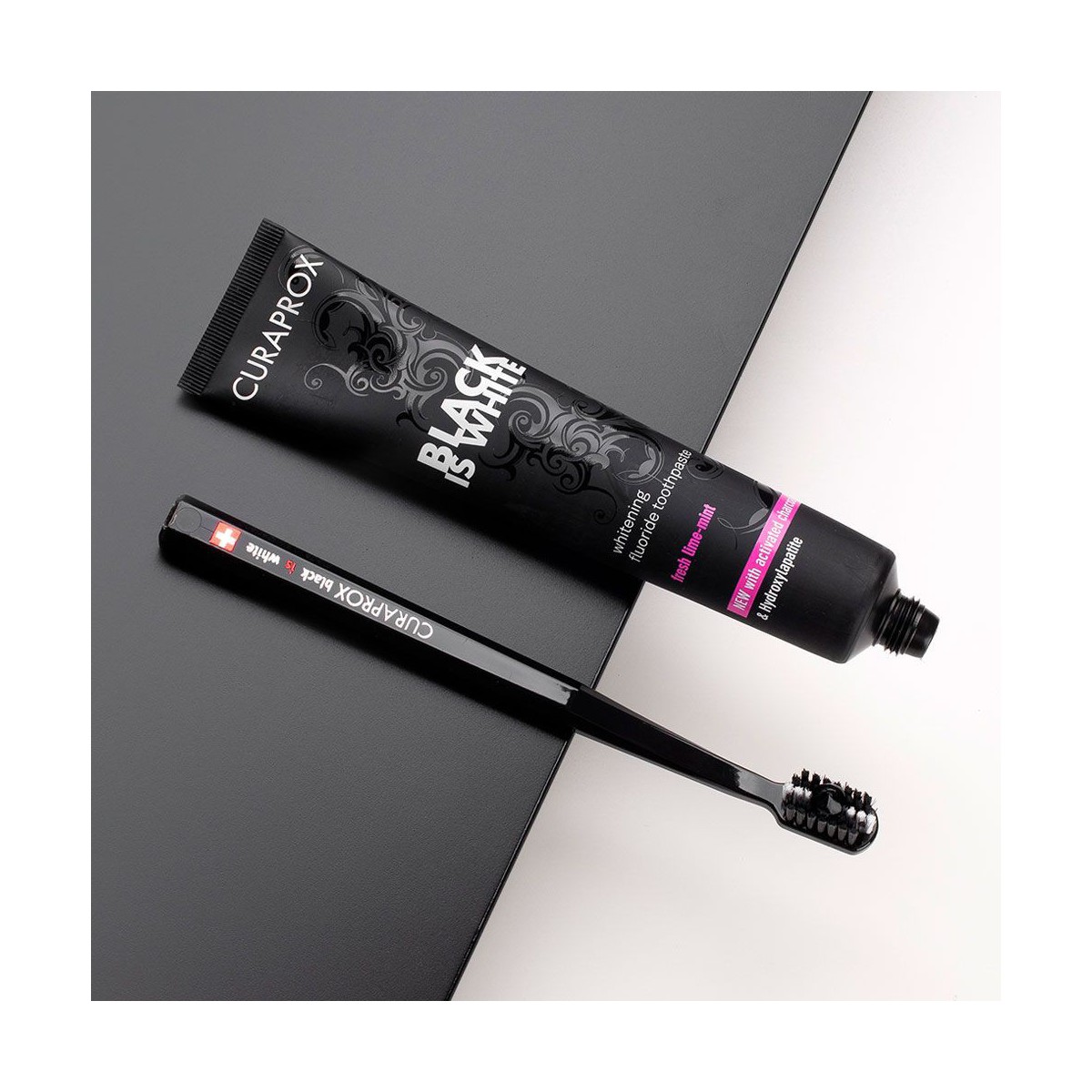 curaprox black is white  cepillo